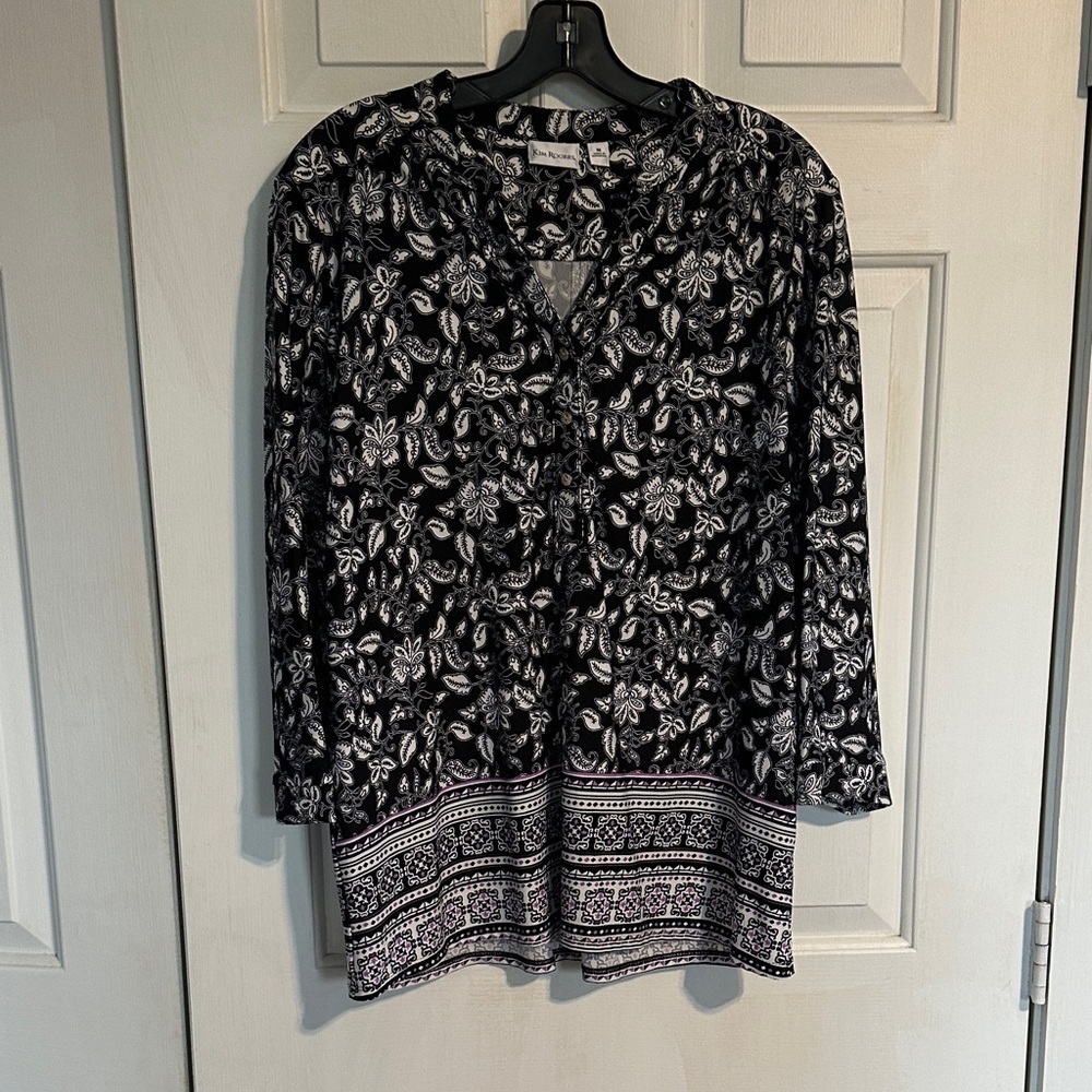 Kim Rogers black and white top with purple detail women’s size medium